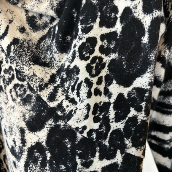 Cache VTG Black and White Animal Print Twist Front Top - Picture 5 of 10